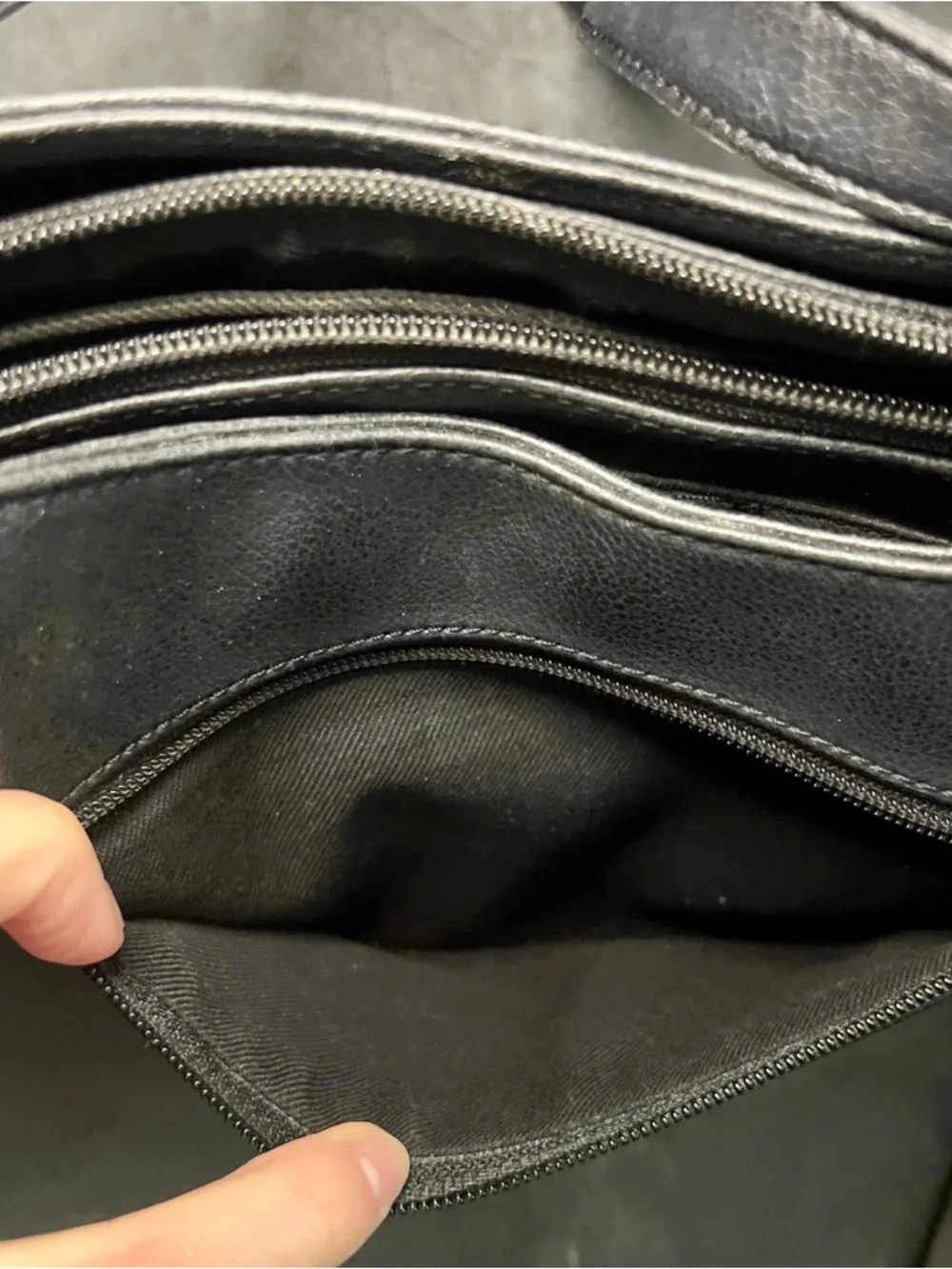 Liz Claiborne Black Shoulder Bag Pebbled Faux Leather Hobo Purse - Picture 6 of 9